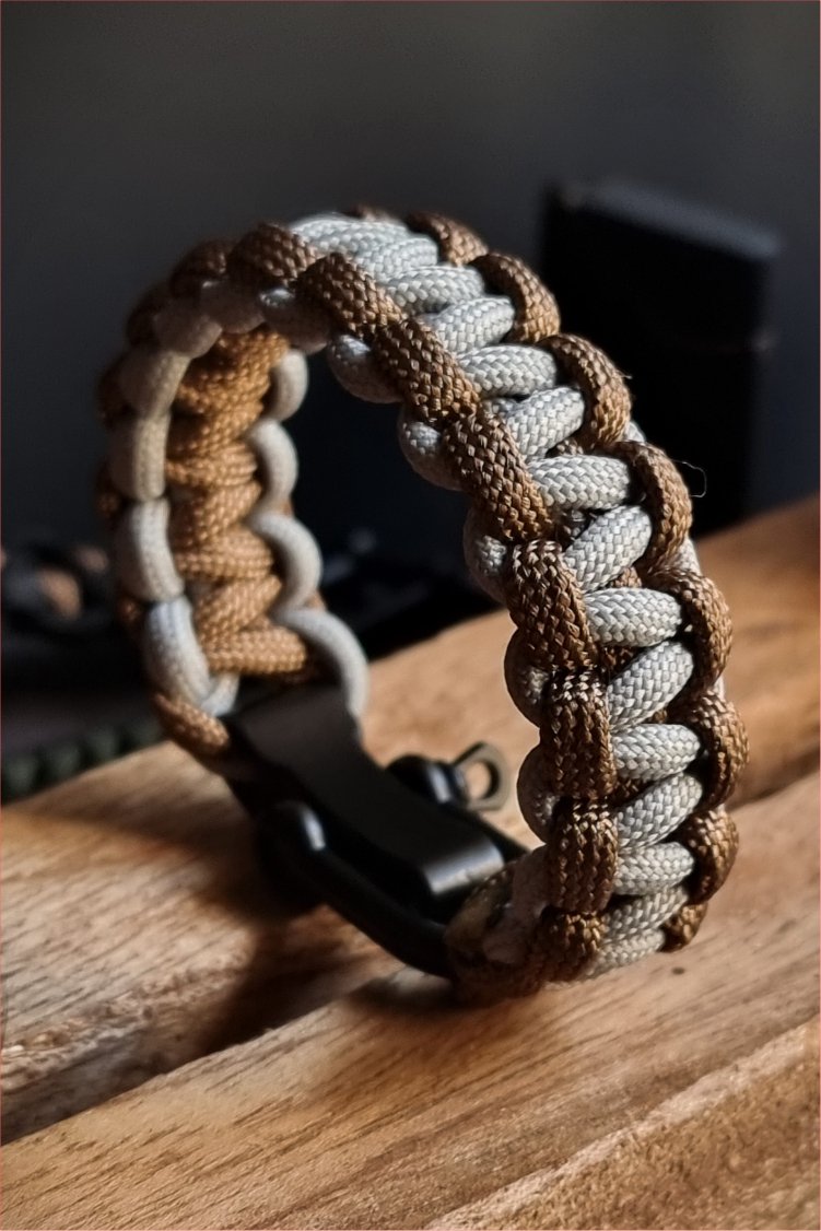 custom handmade paracord bracelet in Silver and gold paracord