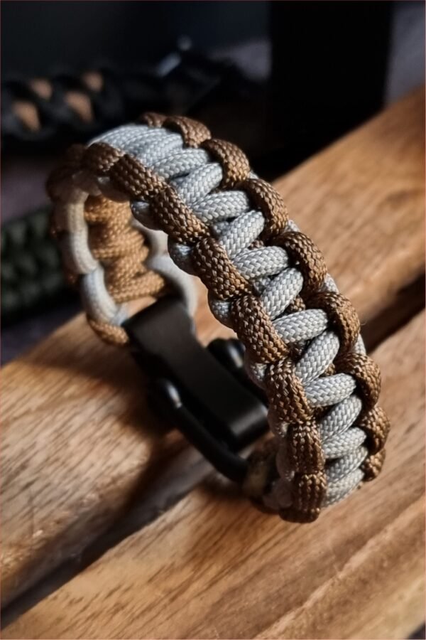 custom handmade paracord bracelet in Silver and gold paracord