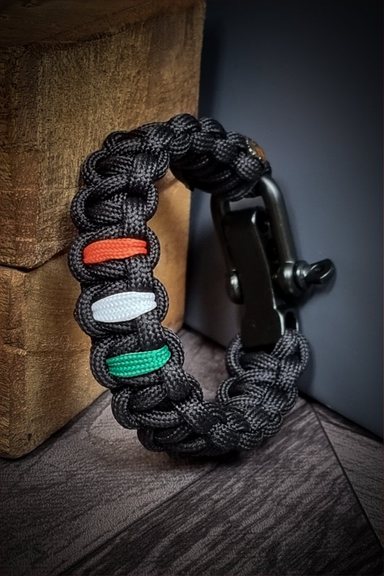 Handmade paracord bracelet, glow in the dark with adjustable shackle buckle