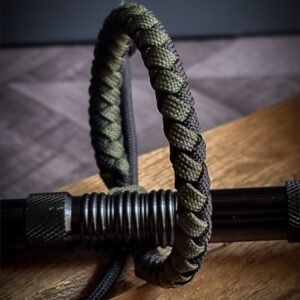 handmade slim 4 strand round braid knot bracelet in olive green and black paracord 550 adjustable